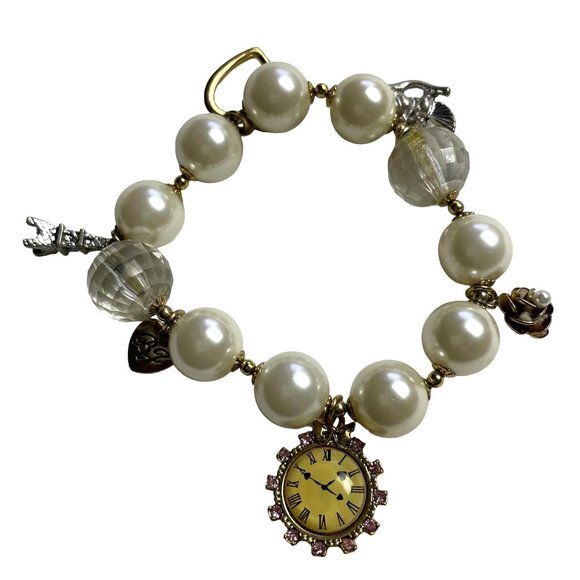 Betsey Johnson Ivory Angel Heart Stretch Pearl Charm Bracelet u - Picture 1 of 6